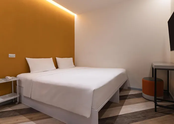 Greet Sukhumvit16 Jono Hotel 3*